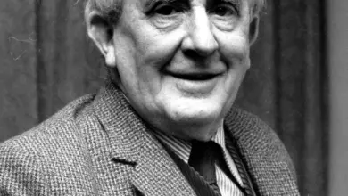 Photo of J. R. R. Tolkien kimdir?